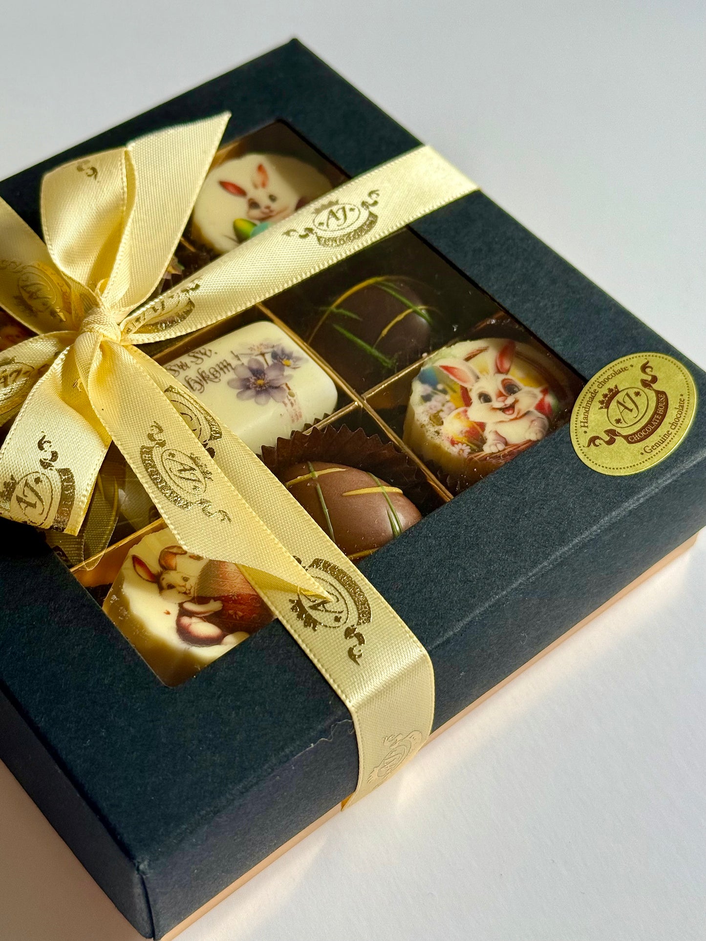 Velykinis saldainių asorti, juoda aukso dėžutė 120 gr.