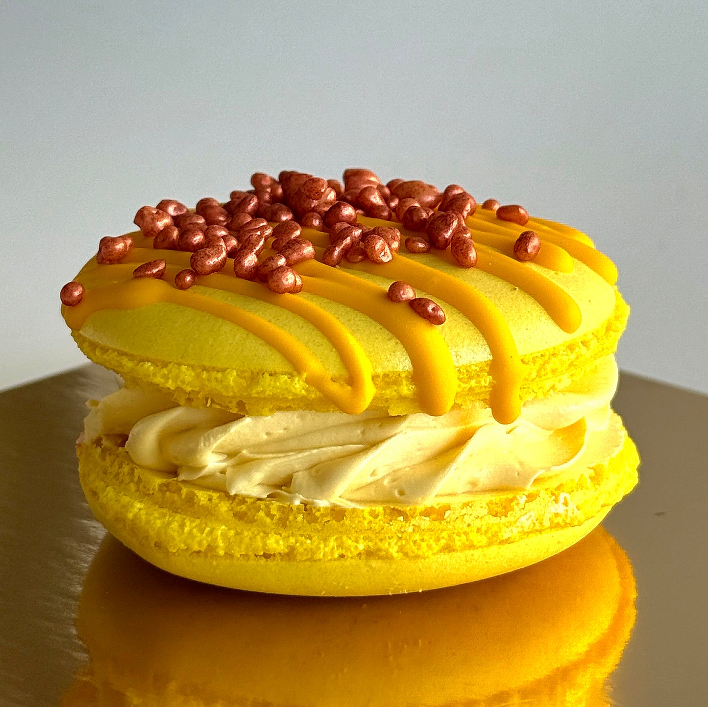 Didelių makarons skanėstų dėžutė, 12 vnt., 1 kg.