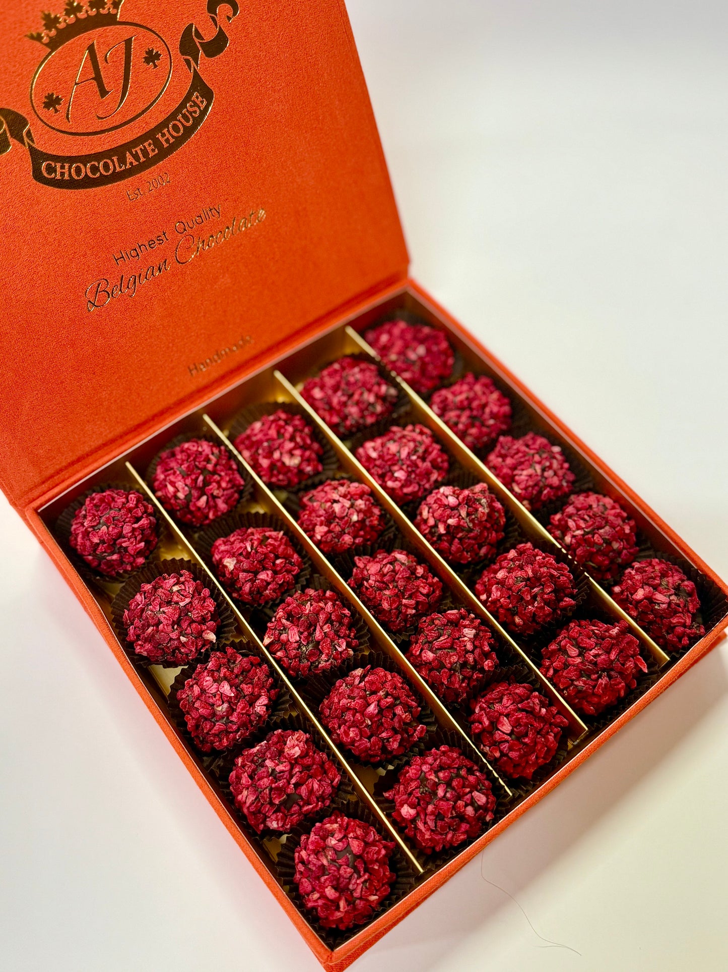 Triufeliai su liofilizuotomis avietėmis prabangioje dėžutėje, 240 gr.