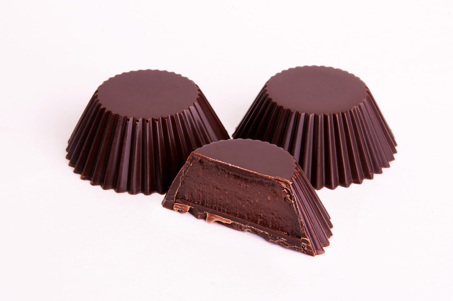 Tumšās šokolādes konfektes ar Kubas rumu "Sijonelis" 14 g. Produkta Nr. 0035 (100 g.)