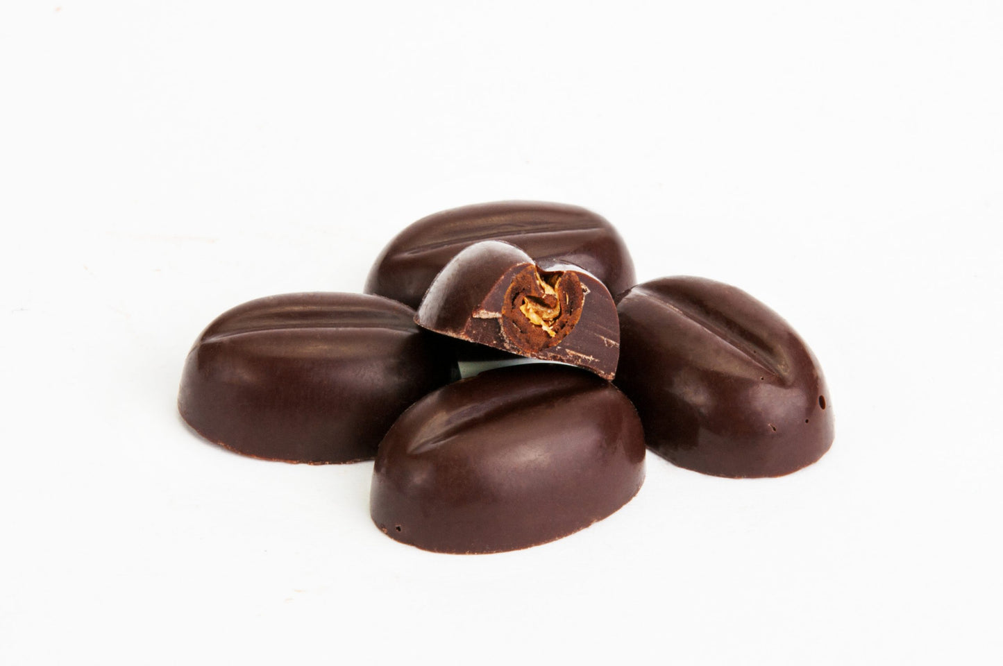 Tumšās šokolādes konfektes "Kafijas pupiņa šokolādē" 12 g. Produkta Nr. 0044