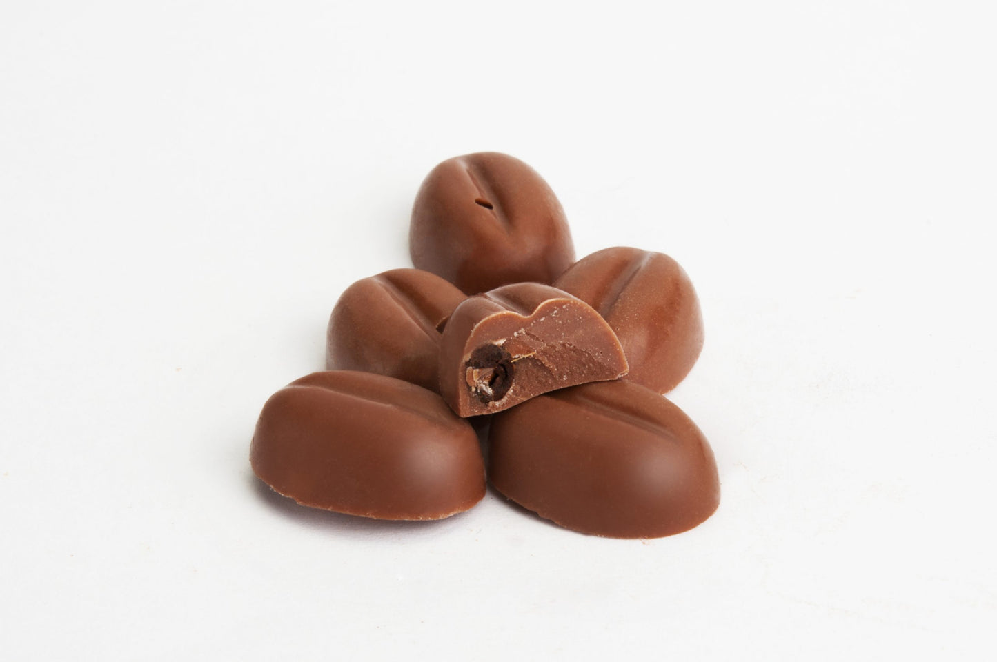 Piena šokolādes konfekte "Kafijas pupiņa šokolādē" 12 g. Preces Nr. 0045 (100 g.)