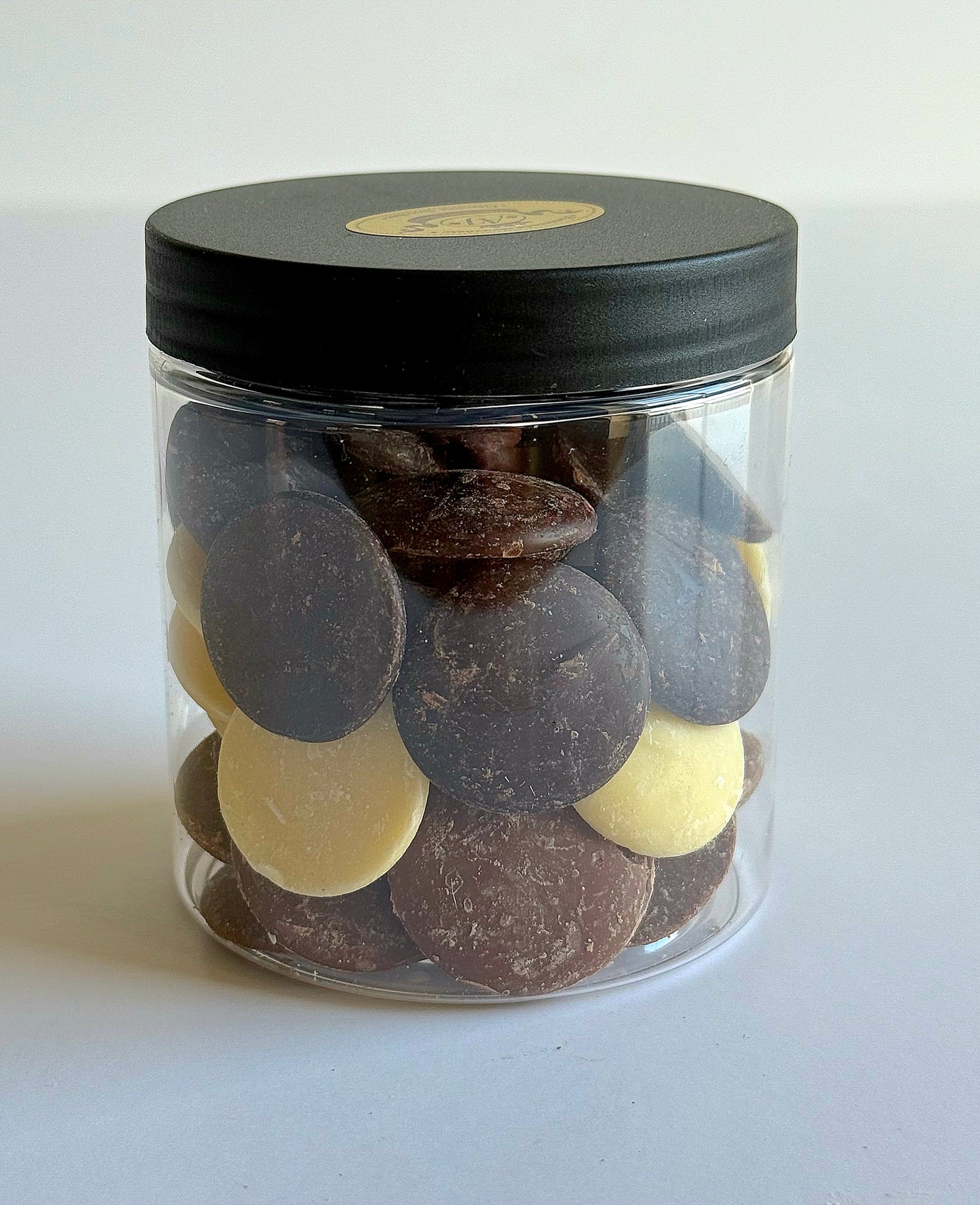Balto, juodo, pieniško šokolado asorti indelyje, 140 gr.