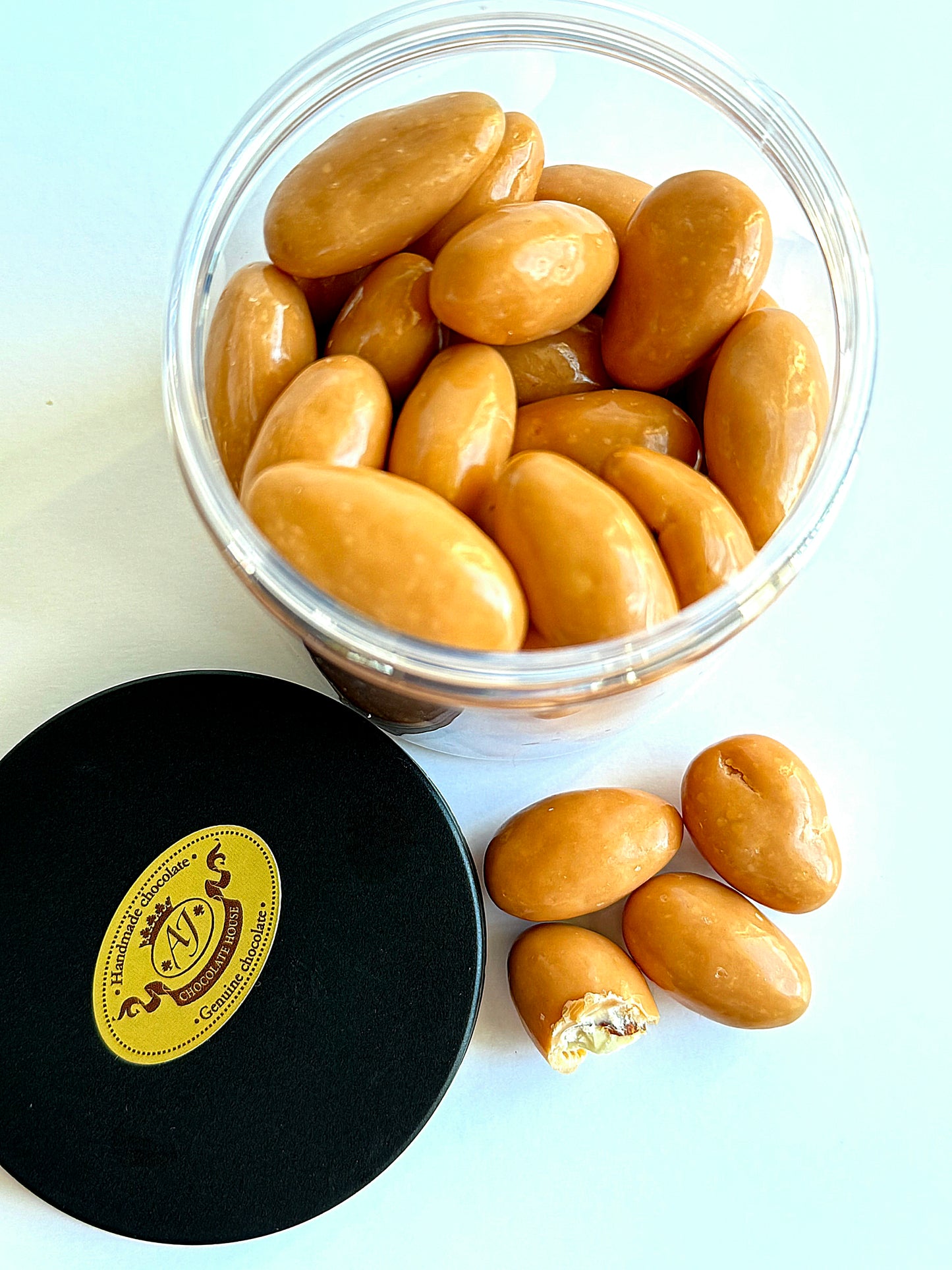 Karamelės skonio migdolai su jūros druska, 180 gr.