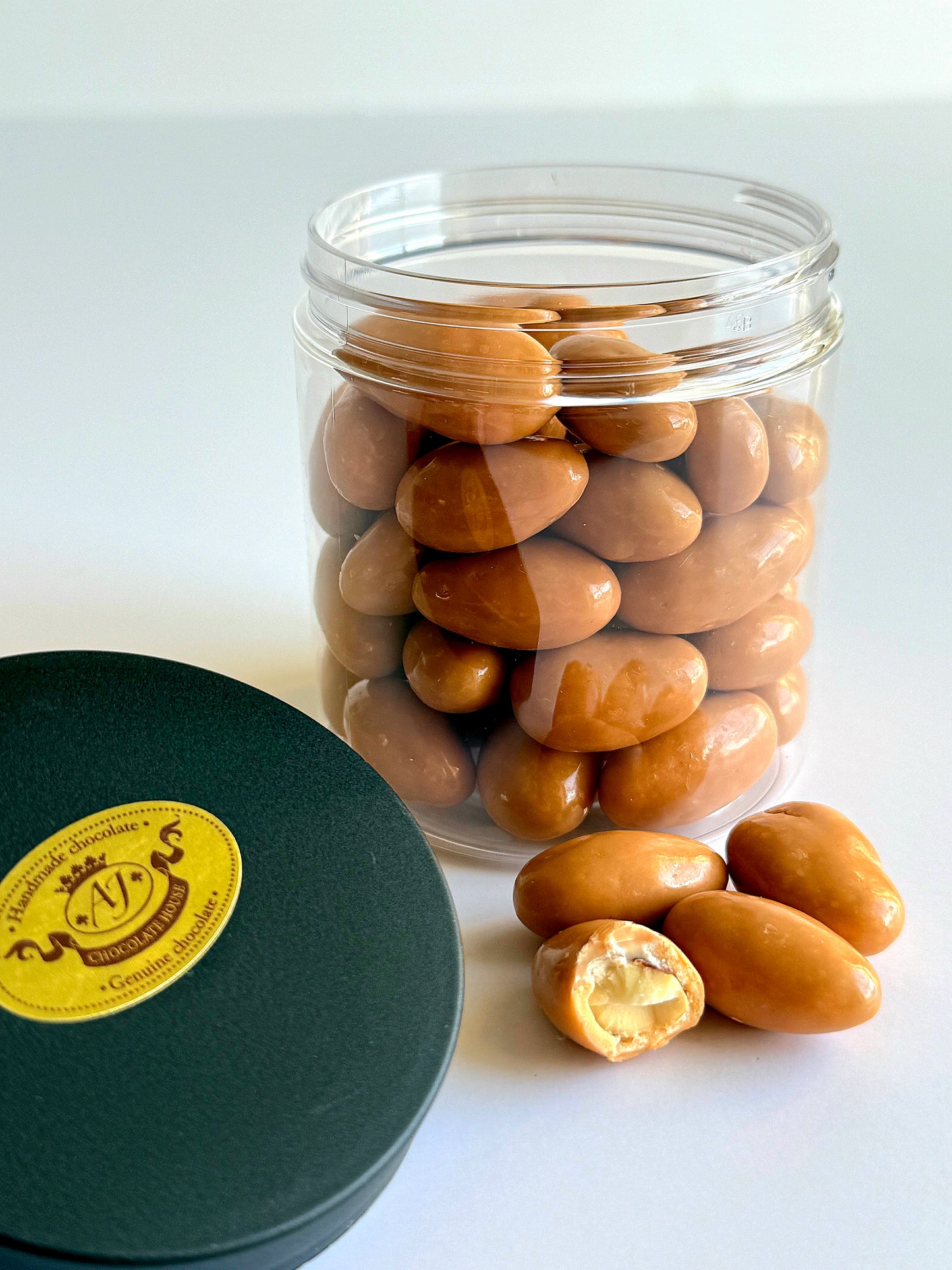 Karamelės skonio migdolai su jūros druska, 180 gr.