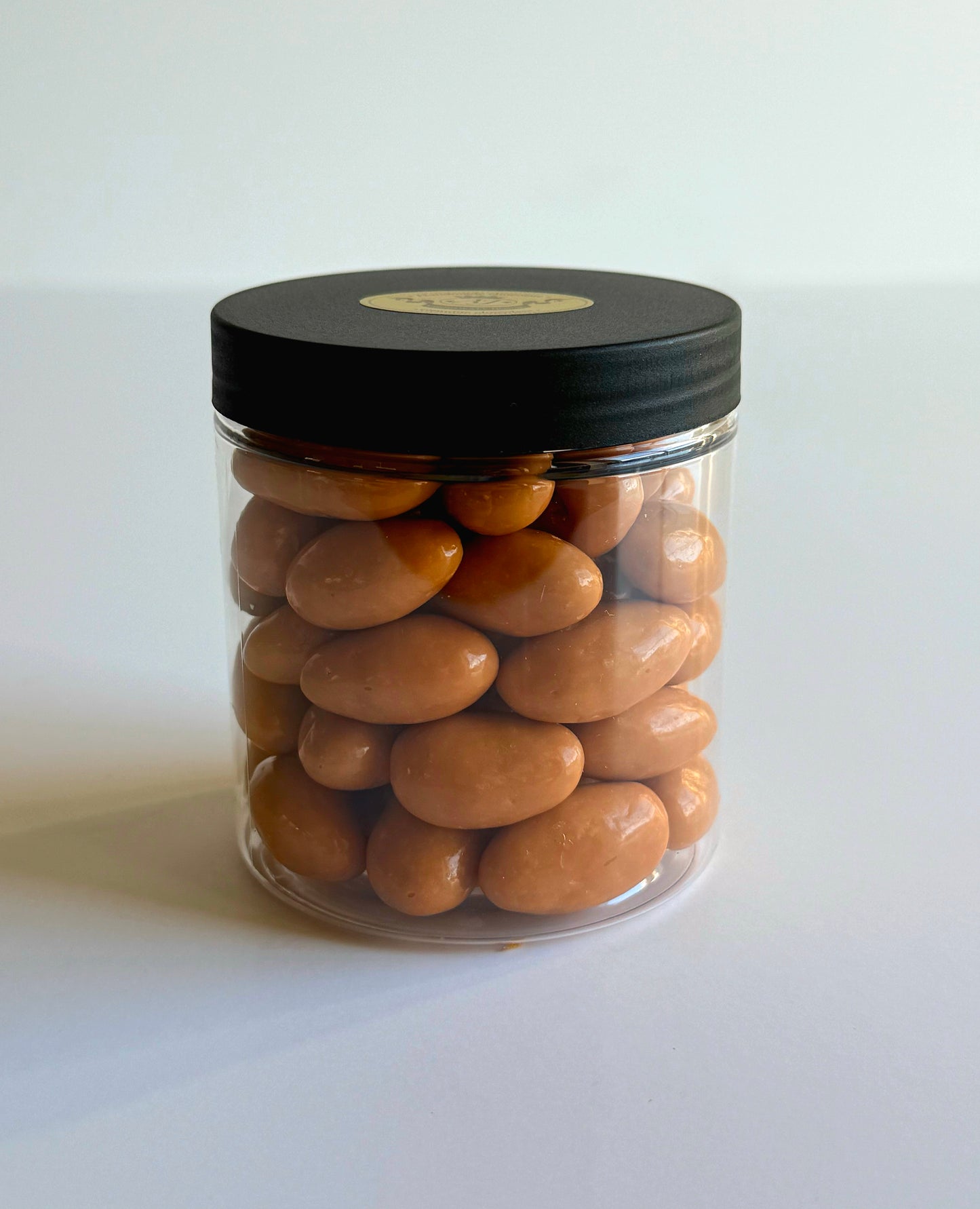 Karamelės skonio migdolai su jūros druska, 180 gr.