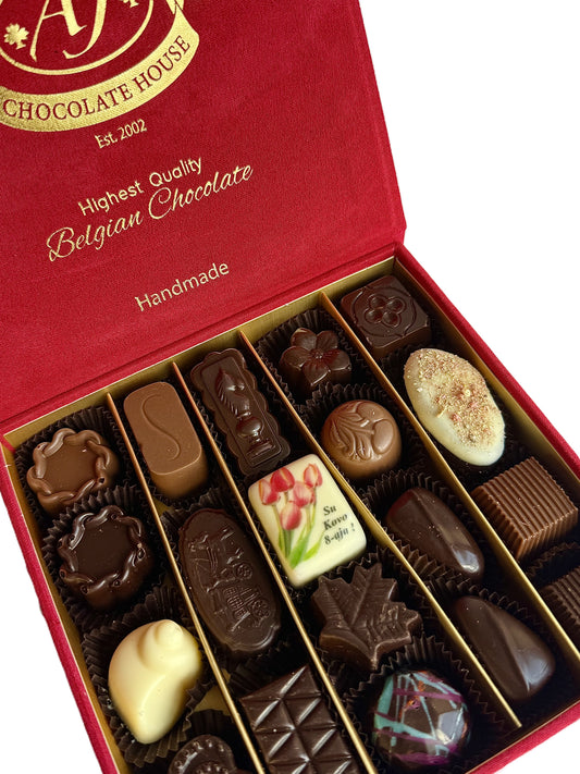 Belgiški, rankų darbo saldainiai "Su Kovo 8", 215 g.