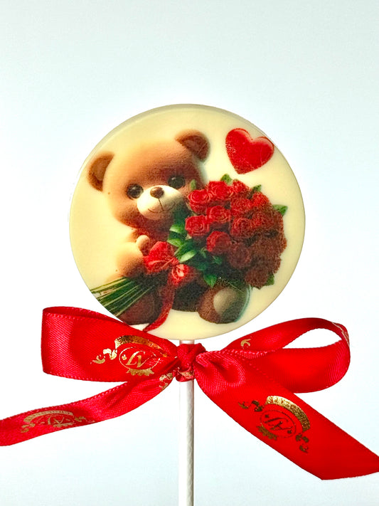 Balto šokolado "Meškiukas su rožėmis" ant pagaliuko