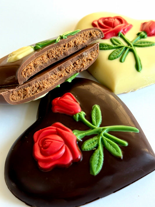 Juodojo šokolado širdis su anakardžio riešutų įdaru, 100 gr.