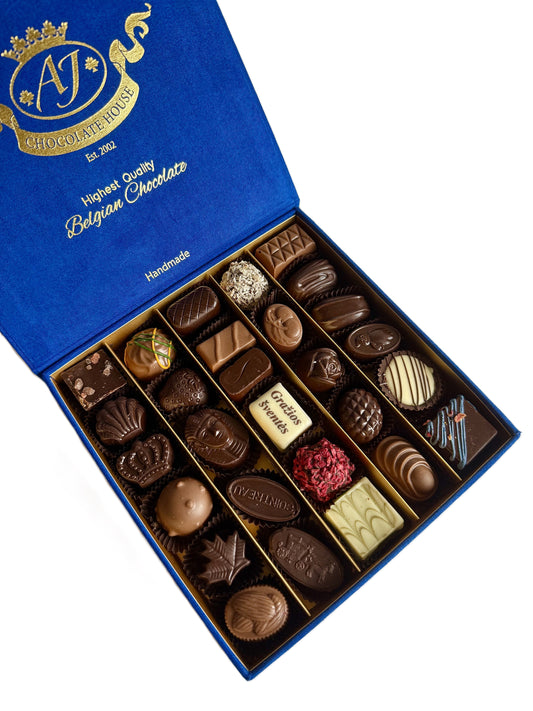 Rankų darbo saldainiai su užrašu "Gražios šventės", 350 g