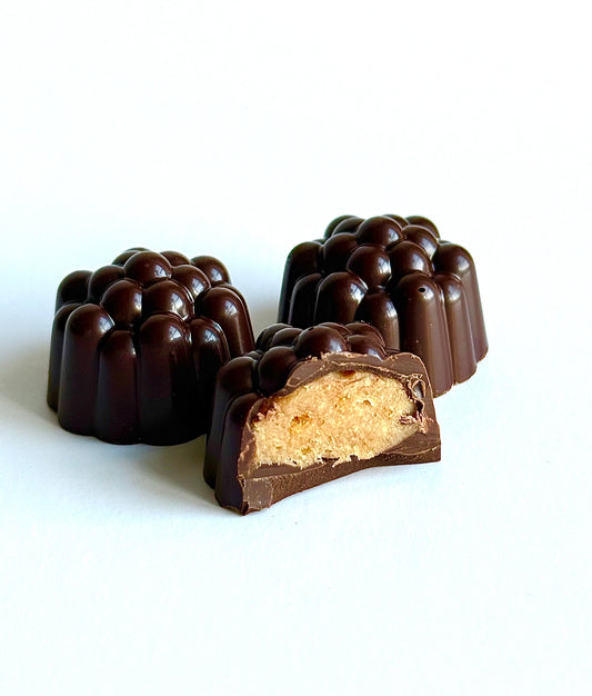 Juodo šokolado saldainiai su imbieriniais sausainiais