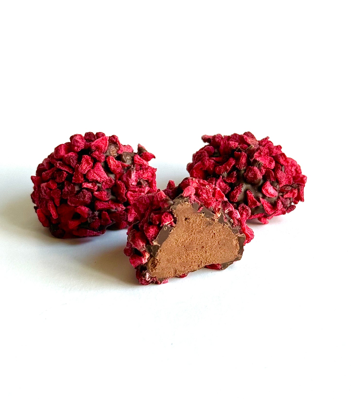 Belgiško šokolado triufelis su liofilizuotomis avietėmis