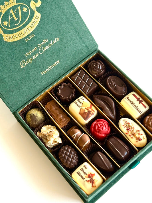 Su Boso diena! Prabangi dėžutė su rankų darbo šokoladiniais saldainiais, 230 gr.