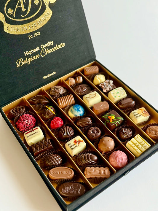 Su Boso diena! Prabangi dėžutė su rankų darbo šokoladiniais saldainiais, 500 gr.