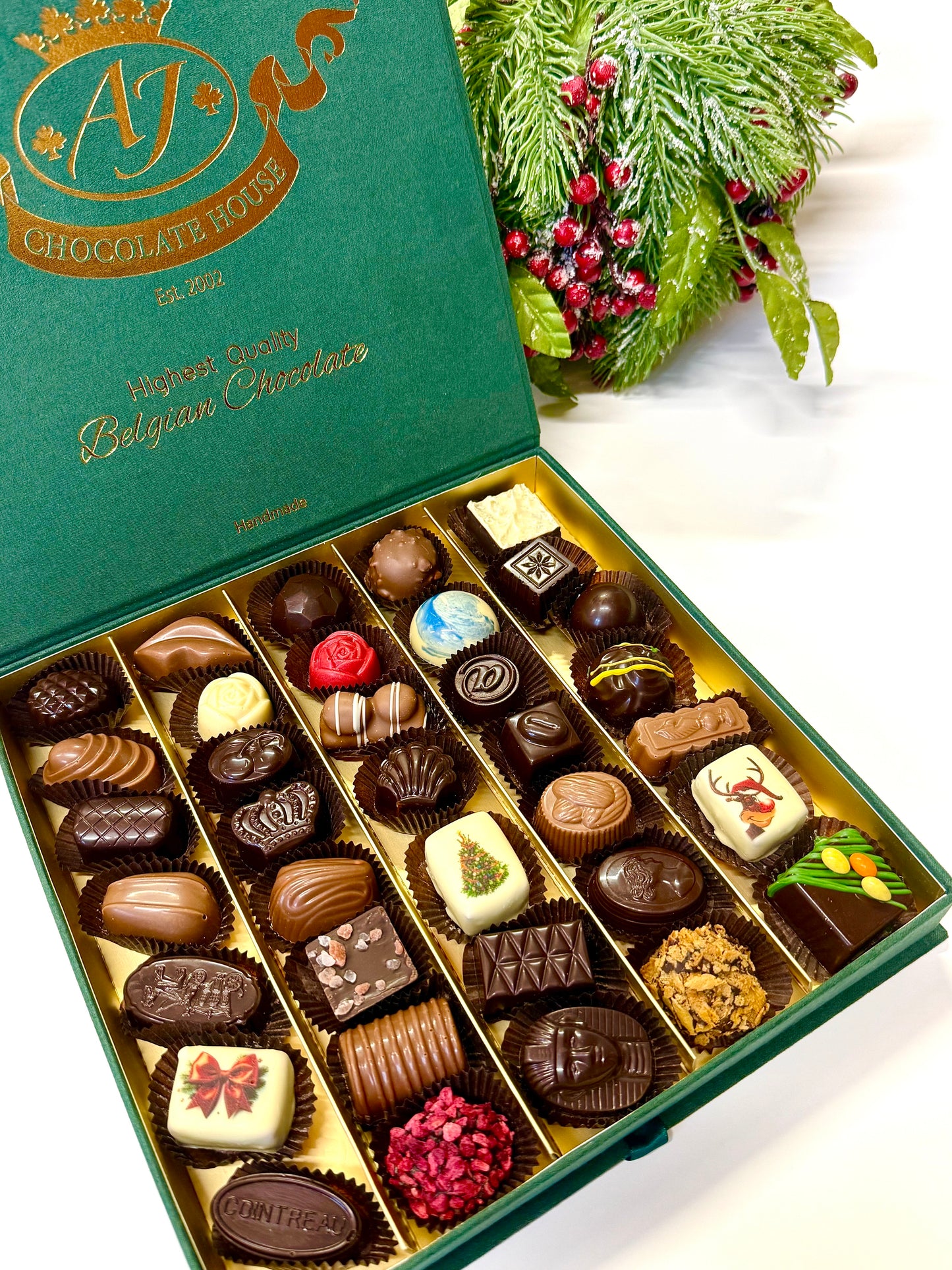 KALĖDINIAI saldainiai prabangioje dėžutėje 500 gr. + 4 KVIETIMAI Į ŠOKOLADO MUZIEJŲ