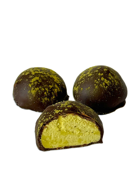 Juodojo šokolado saldainiai su matcha