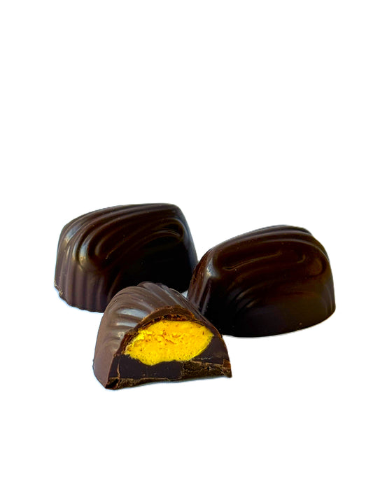 Juodojo šokolado saldainiai su mango įdaru